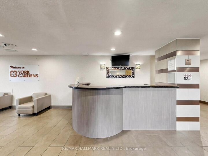 Property Photo: 5 Parkway Forest Drive 1609 ON M2J 1L2