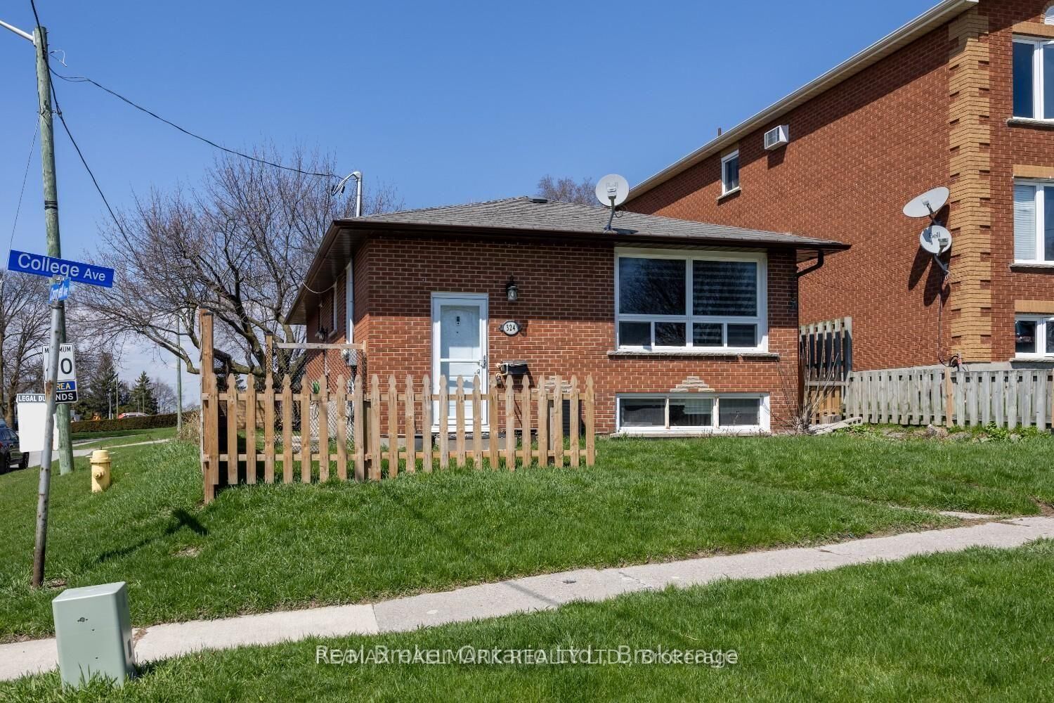 Property Photo:  324 College Avenue Main  ON L1J 1S1 