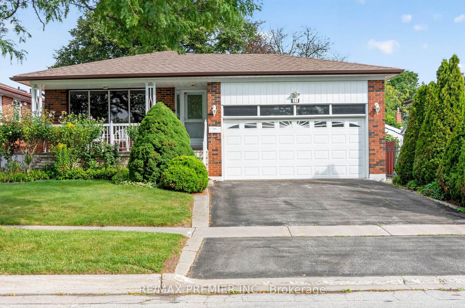 Property Photo: 31 Corinthian Boulevard ON M1W 1B7