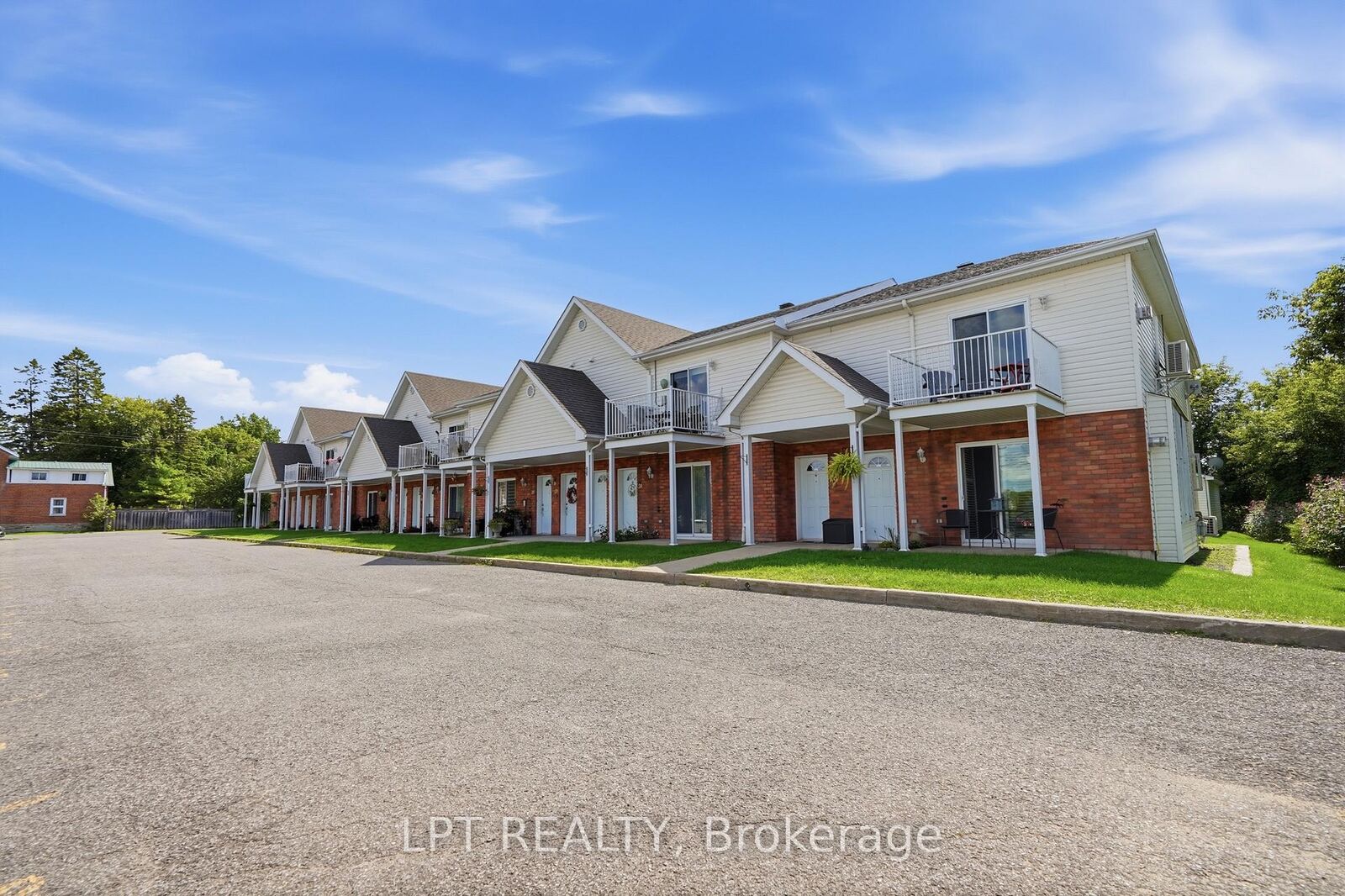 Property Photo:  26 Pendleton Street 26  ON K0B 1R0 