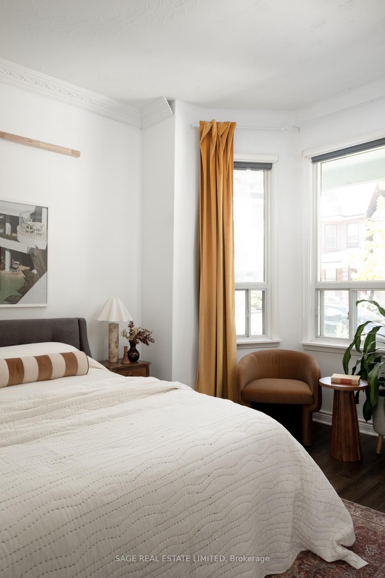 Property Photo: 221 Palmerston Avenue ON M6J 2J3