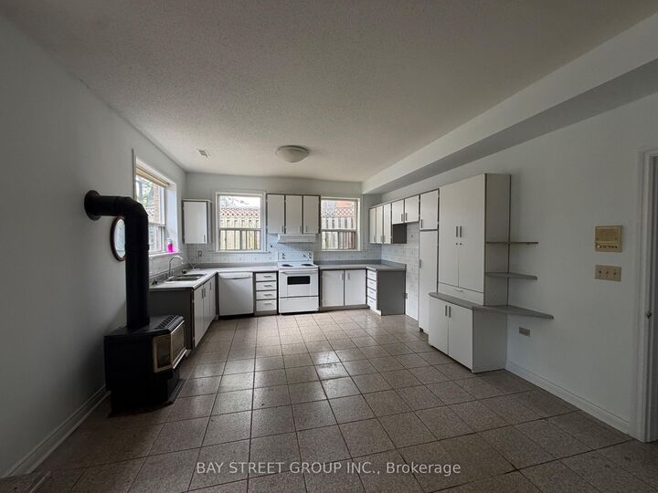 Property Photo:  10 Benalto Road  ON M6A 2R8 