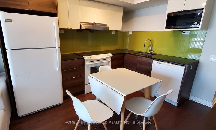 Property Photo:  121 McMahon Drive 811  ON M2K 0C1 