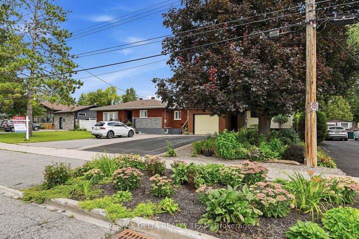 Property Photo: 1587 Maxime Street ON K1B 3K9