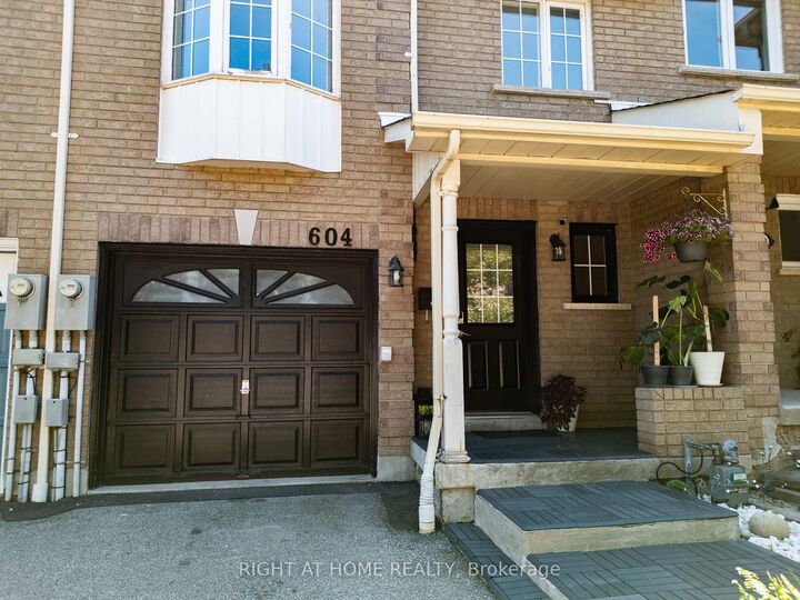 Property Photo: 604 Lumberton Crescent ON L4Z 3Z6