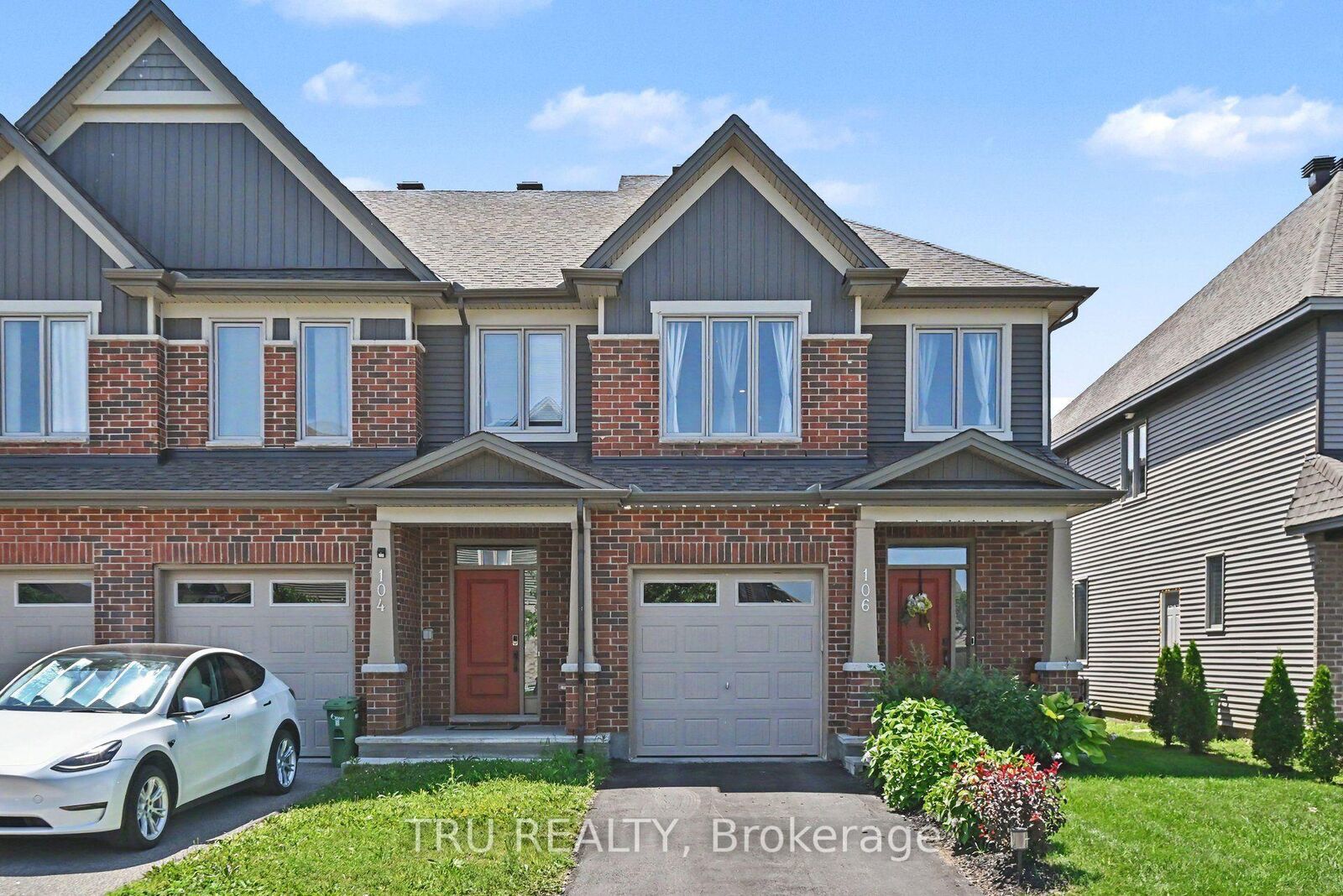 Property Photo: 106 Lavatera Street ON K1T 0R7