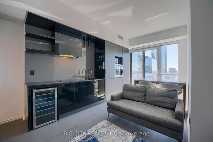 Property Photo: 70 Temperance Street 4014 ON M5H 0B1