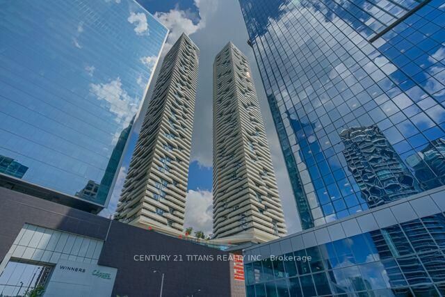 Property Photo: 100 Harbour Street 6606 ON M5J 2T5
