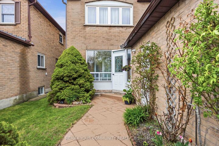 Property Photo: 1706 Woodside Lane ON L1V 4W3
