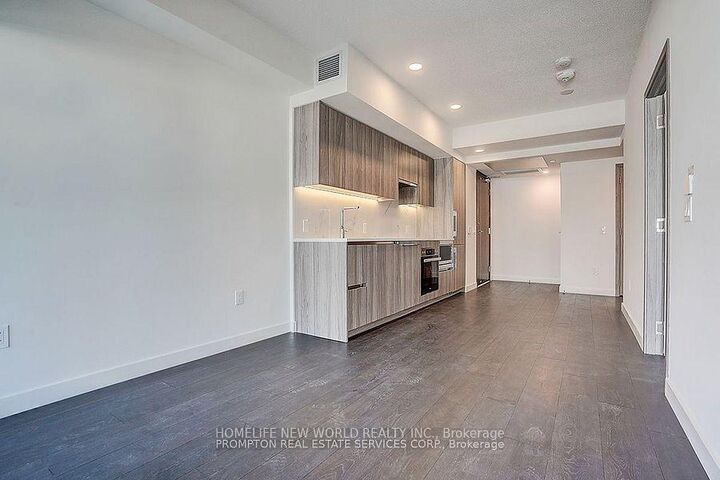 Property Photo: 1 Concord Cityplace Way 538 ON M5V 0X3