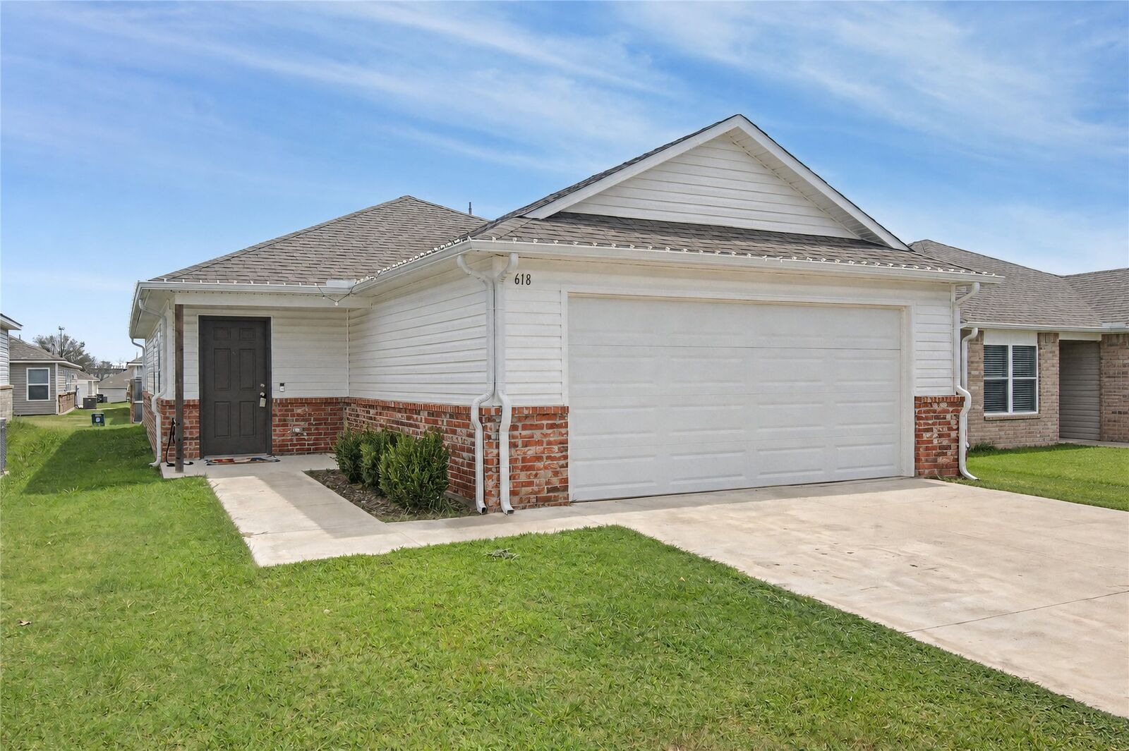 Property Photo:  618 Georgia Place W  OK 74403 