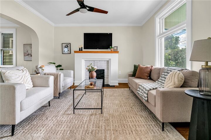 Property Photo:  736 Market Street  PA 15009 