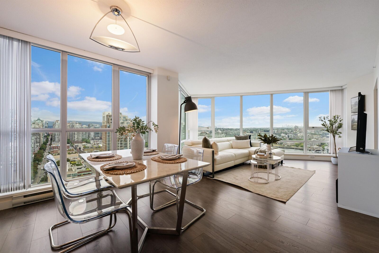 Photo de la propriété:  1408 Strathmore Mews 3007  BC V6Z 3A9 