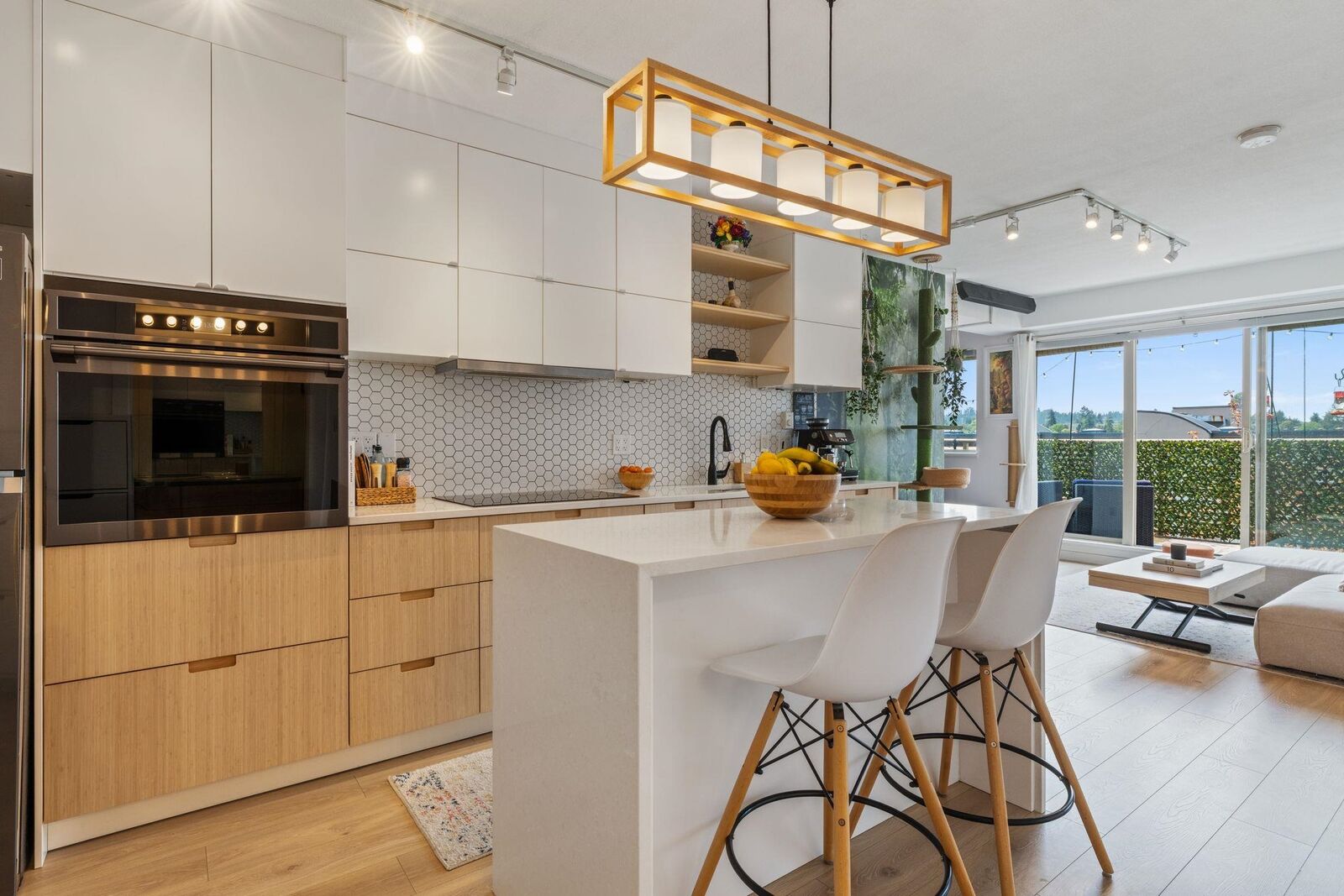 Property Photo:  702 E King Edward Avenue Ph10  BC V5V 0A9 