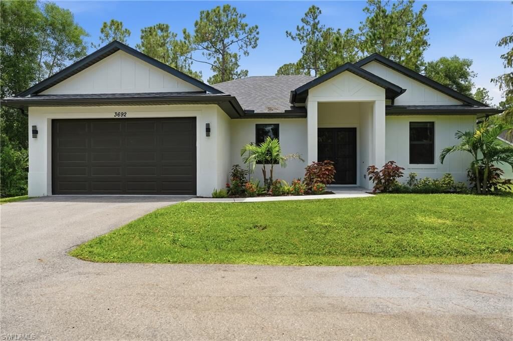 Property Photo: 3692 8th Ave SE FL 34117