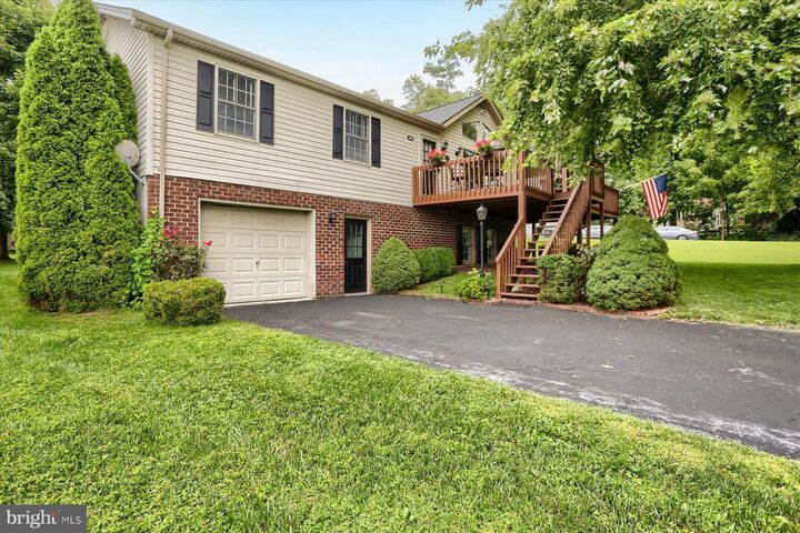 Property Photo: 483 Lake Meade Drive PA 17316