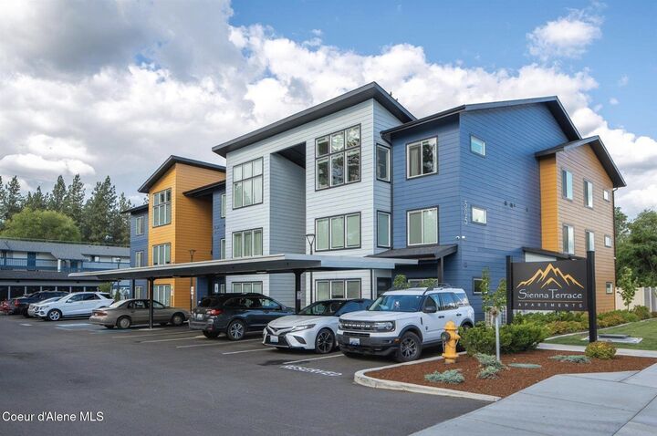 Property Photo:  505 E Hawthorne Rd  WA 99217 