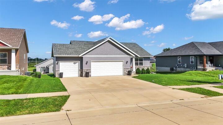 Property Photo:  2923 James Parkway SW  IA 50404 