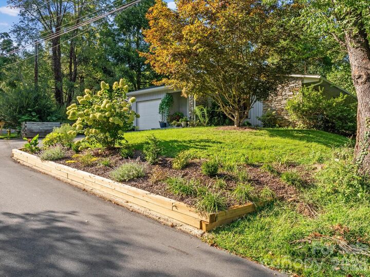Property Photo: 110 Aurora Drive NC 28805