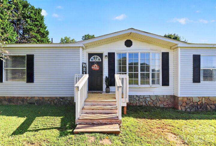 Property Photo:  1778 N Ingleside Farm Road  NC 28080 