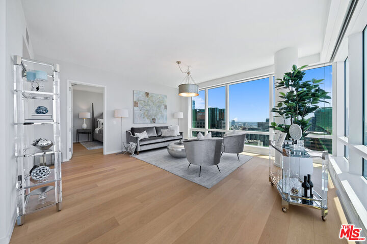 Property Photo: 877 Francisco St, Unit 2609 CA 90017