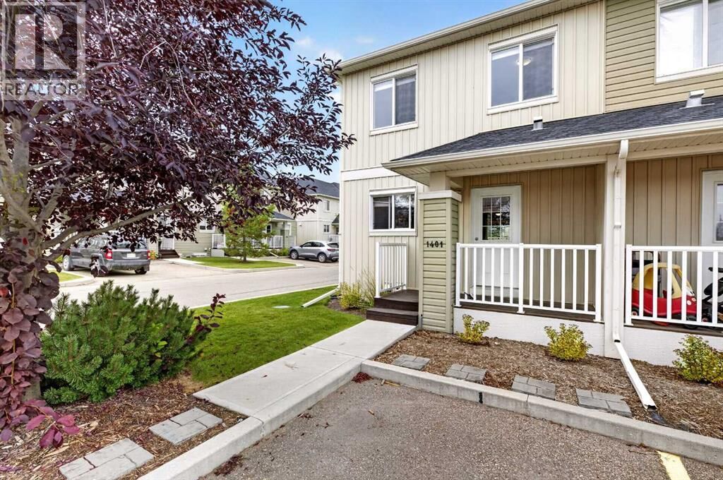 Property Photo:  1401 Clover Link  AB T0M 0M0 