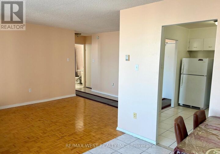 Property Photo: 5 San Romano Way 1510 ON M3N 2Y4