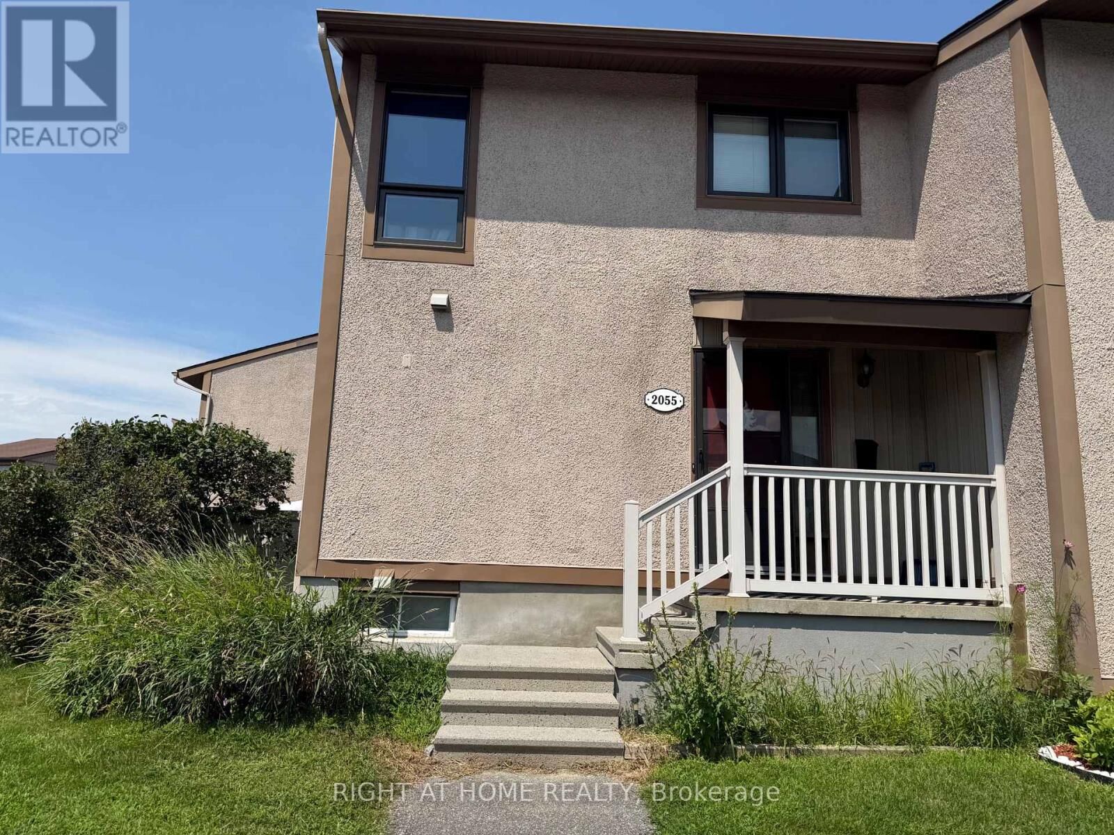Property Photo: 2055 Stonehenge Crescent ON K1B 4N7