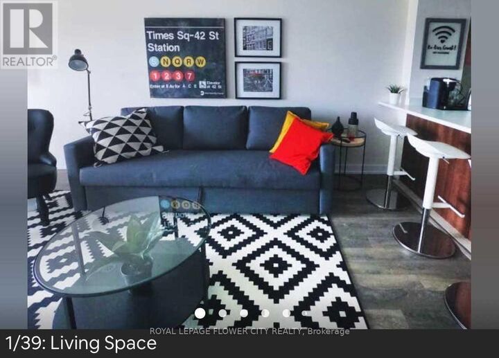 Property Photo: 60 Dunsheath Way 718 ON L6B 1N3