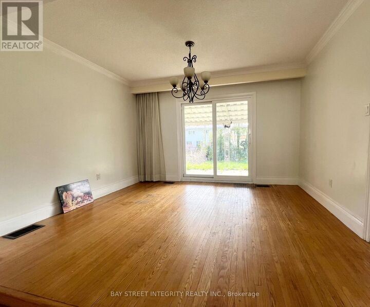 Property Photo: 27 Tollerton Avenue ON M2K 2H1