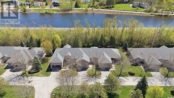 Property Photo:  300 Franmor Drive 40  ON K9H 7R2 