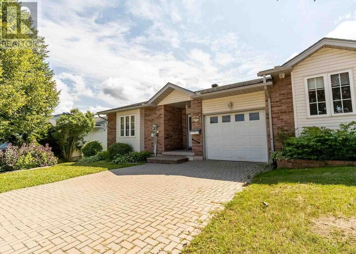 Property Photo:  27 Village Ct  ON P6B 6J8 
