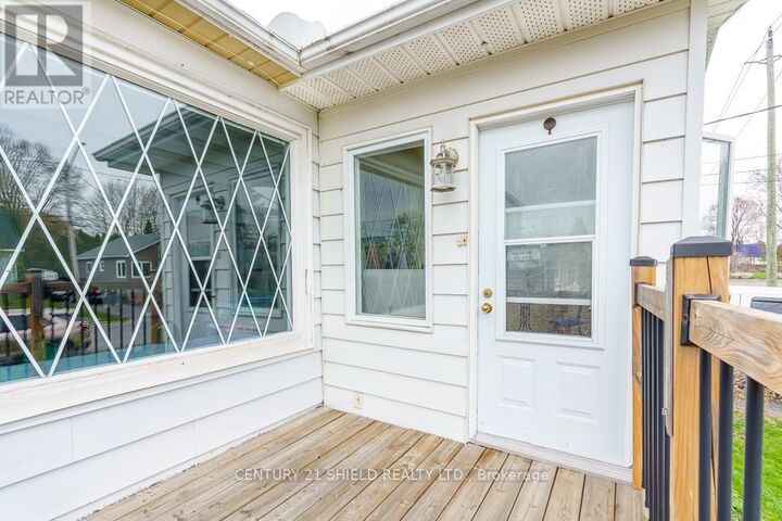 Property Photo:  803 Leonard Avenue East  ON K6J 1L5 