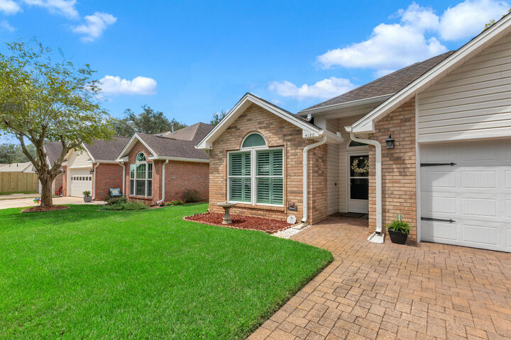 Property Photo:  4180 White Tail Circle  FL 32578 