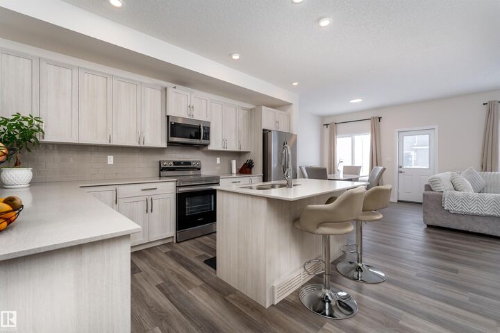 Property Photo:  2120 Muckleplum Crescent SW  AB T6X 3H1 