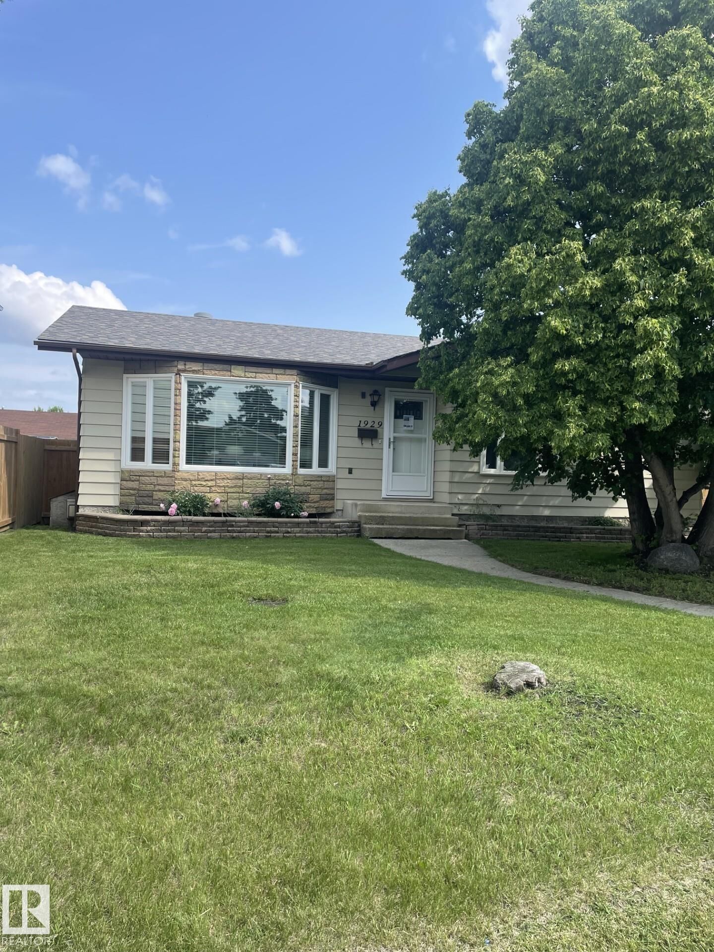 Property Photo:  1929 65 Street NW  AB T6L 1M1 