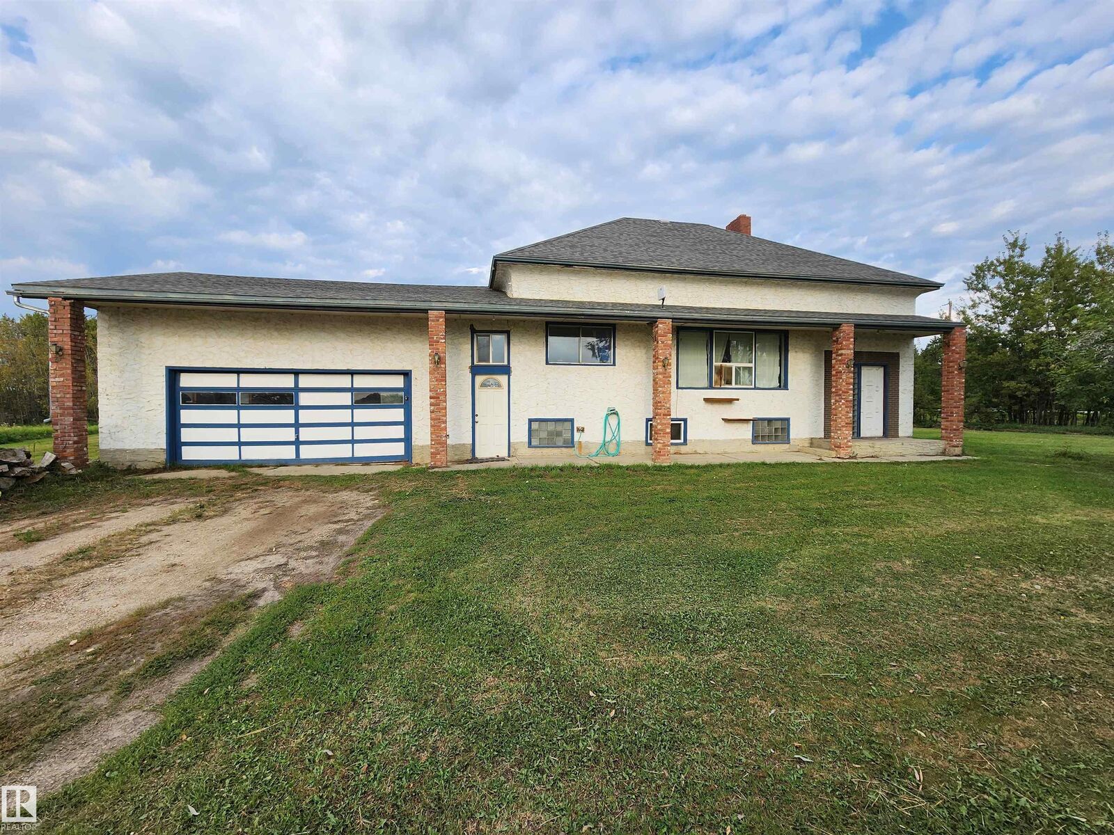 Property Photo:  461080 Rge Road 250  AB T9A 1W8 