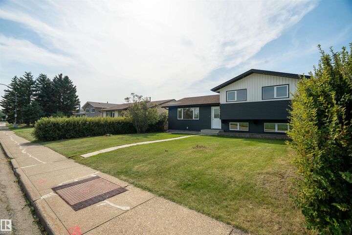 Property Photo:  904 Knottwood S NW  AB T6K 3C3 