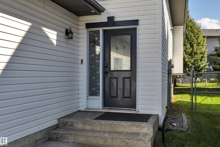 Property Photo:  32 Meadowview Drive  AB T9E 8E4 