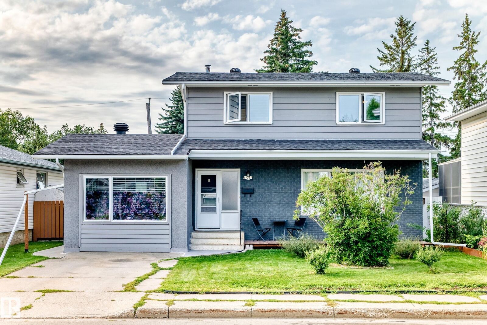 Property Photo: 11211 40 Avenue NW AB T6J 0P9