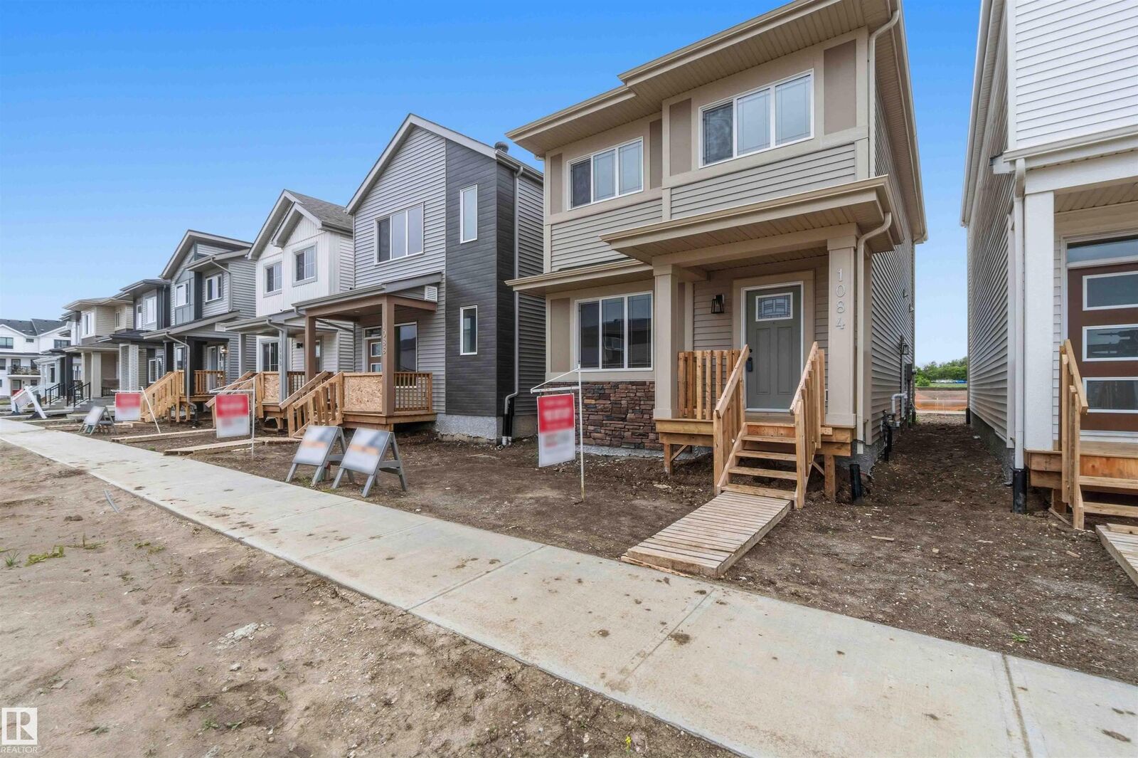 Property Photo:  1084 McLeod Avenue  AB T7X 4G8 