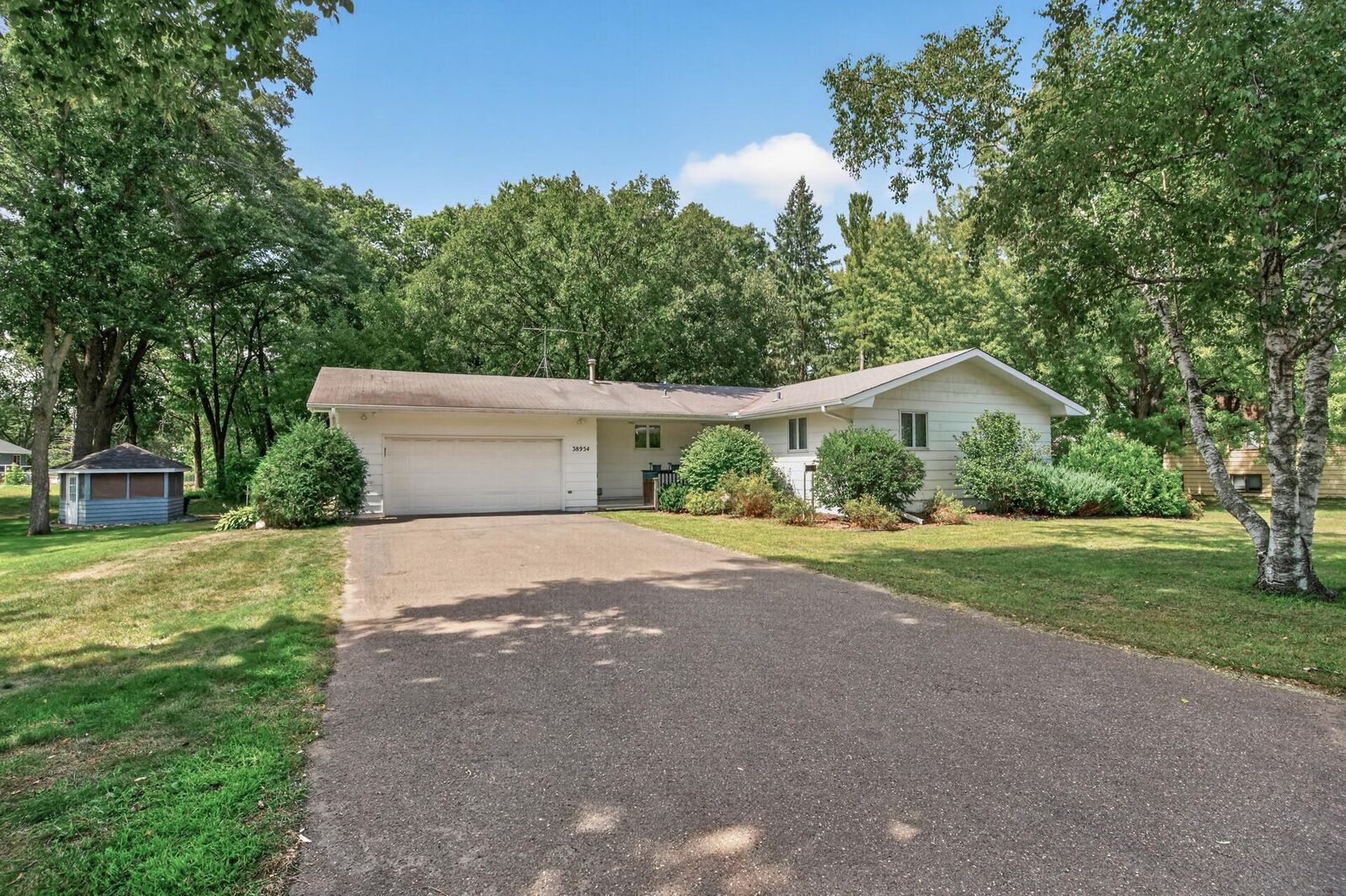 Property Photo:  38954 10th Avenue  MN 55056 