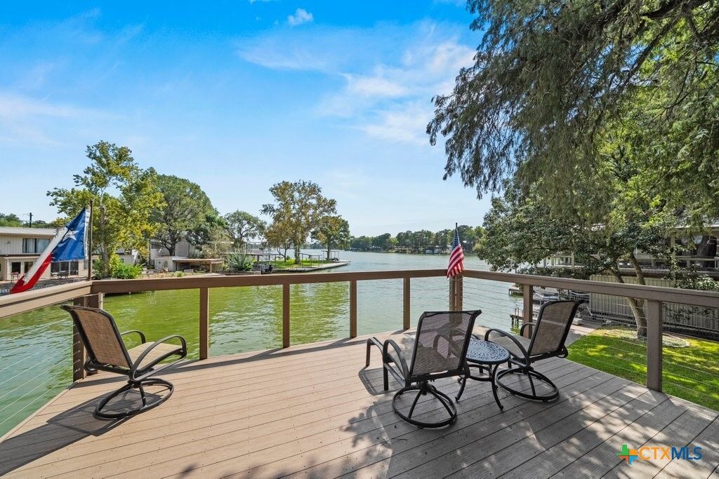 Property Photo:  107 Palmkey Street  TX 78123 