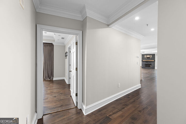 Property Photo: 2881 Peachtree Road NE 2103 GA 30305
