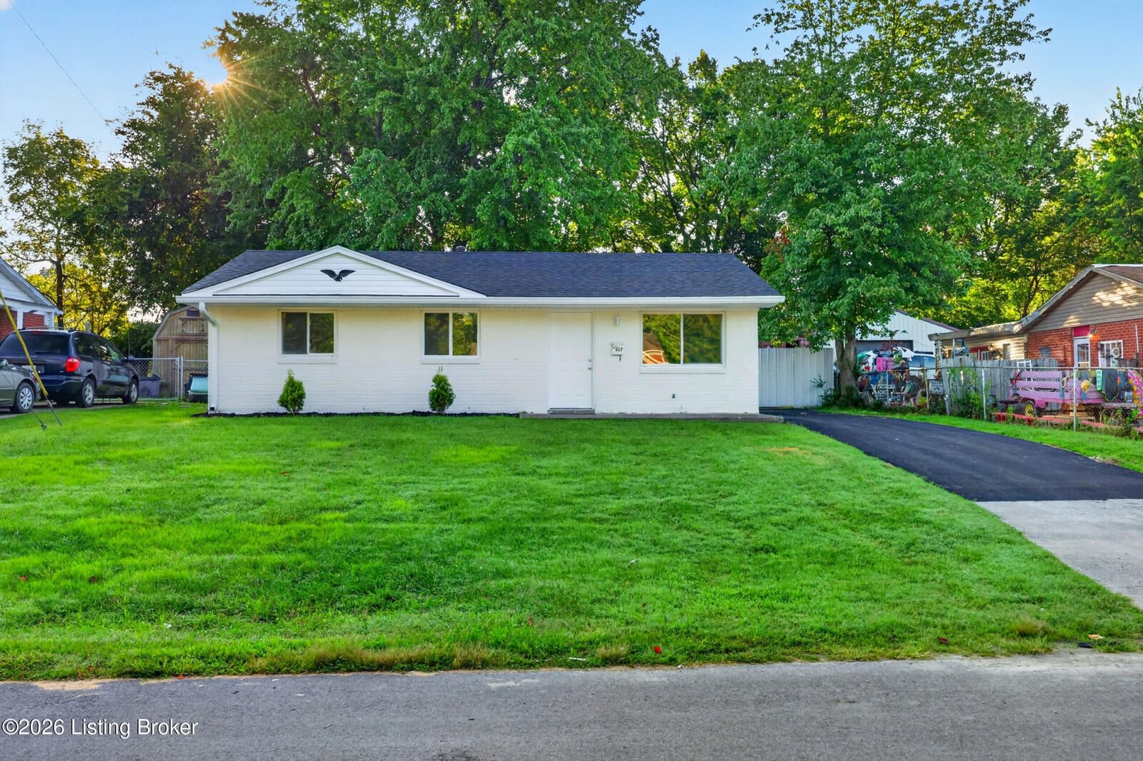 Property Photo: 9817 Saturn Dr KY 40229