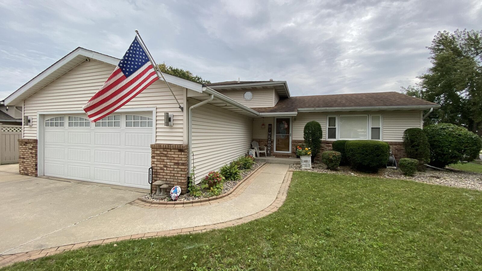 Property Photo:  1425 W 97th Place  IN 46307 