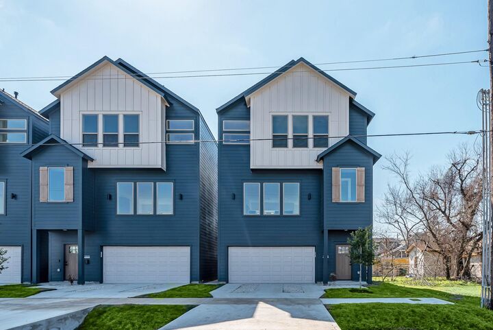 Property Photo:  2318 Mills Street  TX 77026 