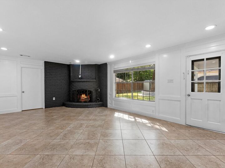 Property Photo:  711 Lodgehill Lane  TX 77090 