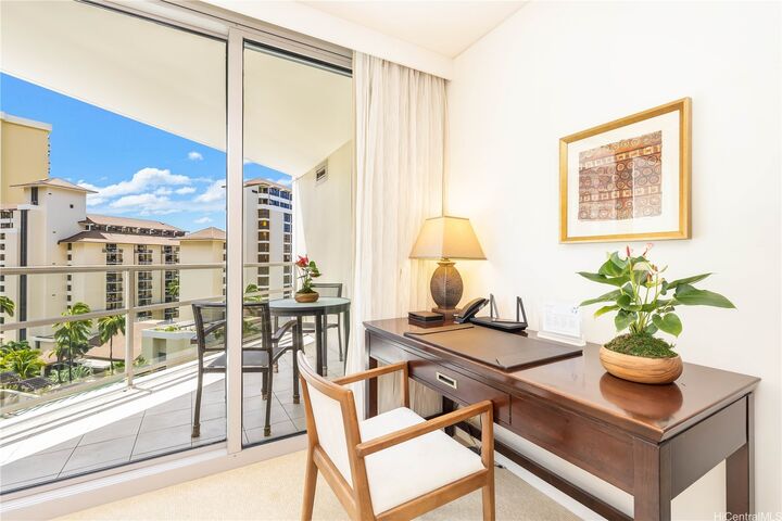 Property Photo:  223 Saratoga Road 1018  HI 96815 