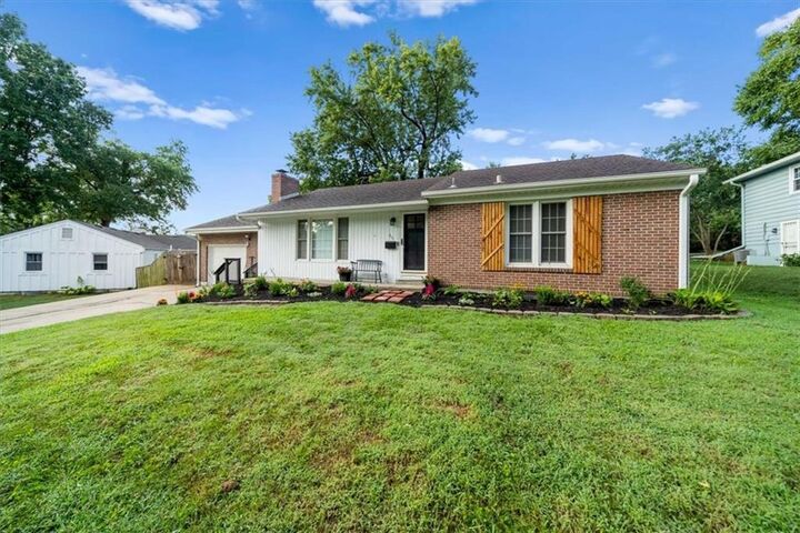 Property Photo: 615 Rankin Road MO 64055